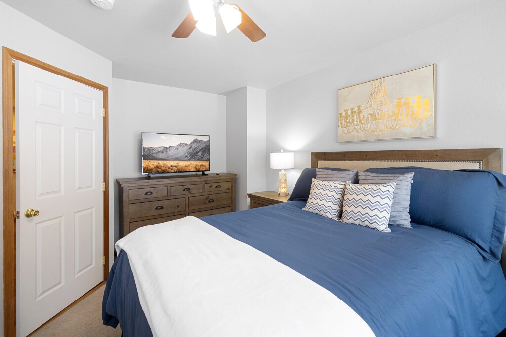 ffd2f2fb18b74b4d9bfbbb1c93804f9f LargeOriginal.jpg