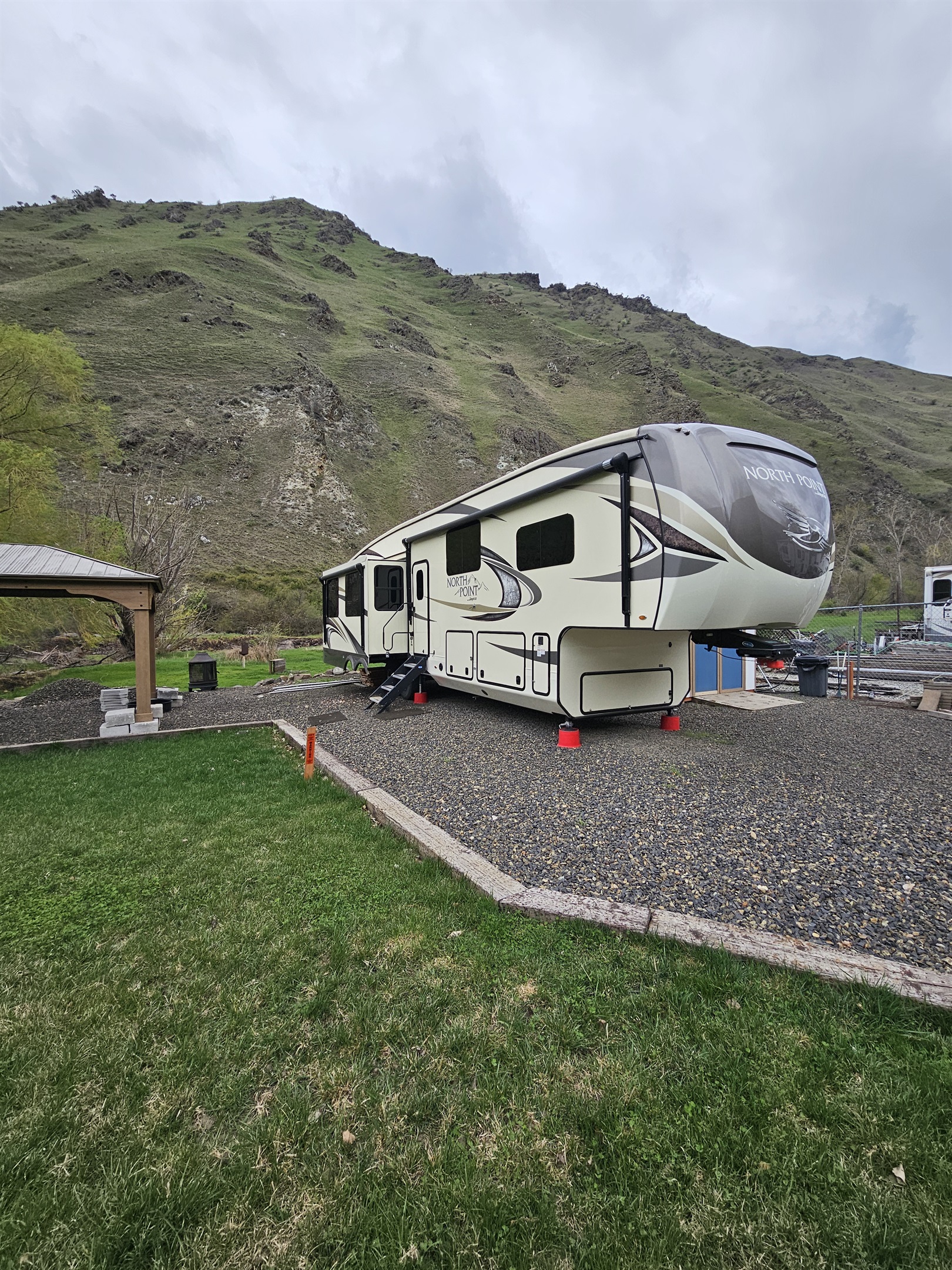 05449e6a7a9e4721809a322343409715 LargeOriginal.jpg